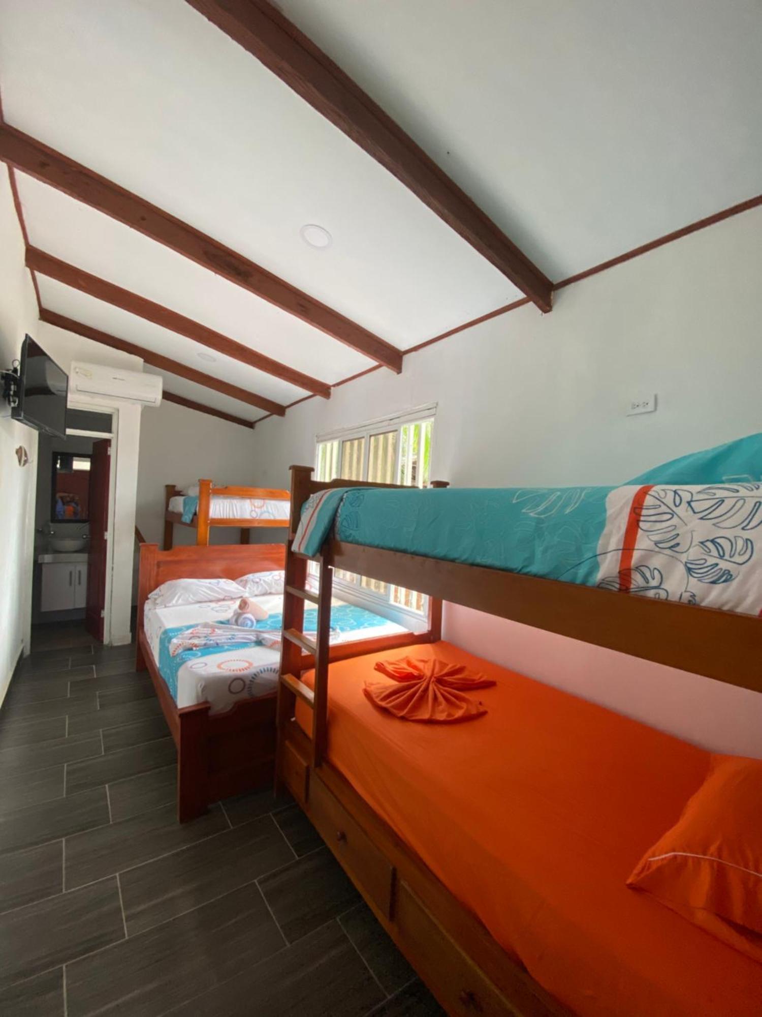 Acuarios Hostal Playa Ladrilleros Extérieur photo